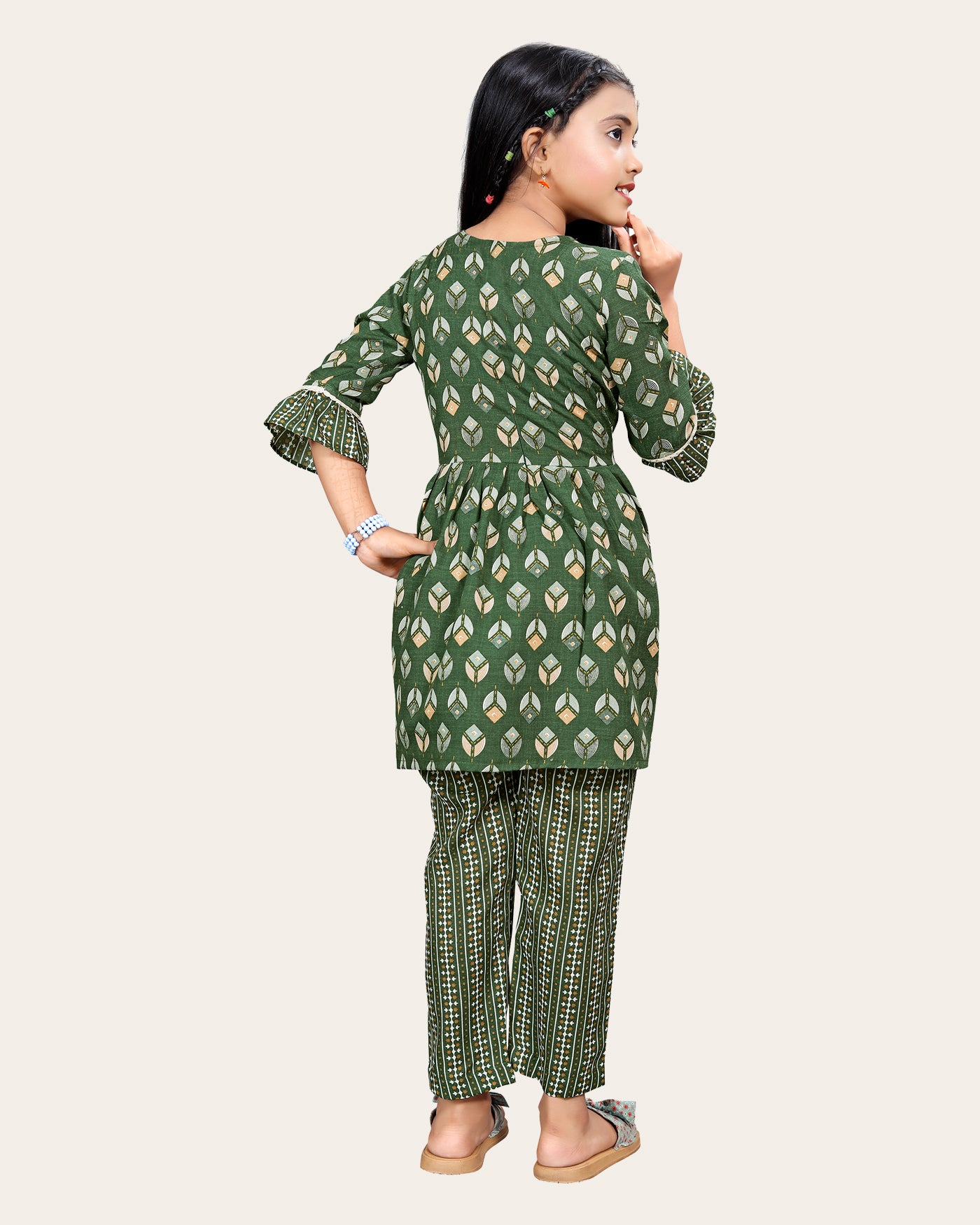 Kaaludii Girls Casual Kurta and Trouser Set